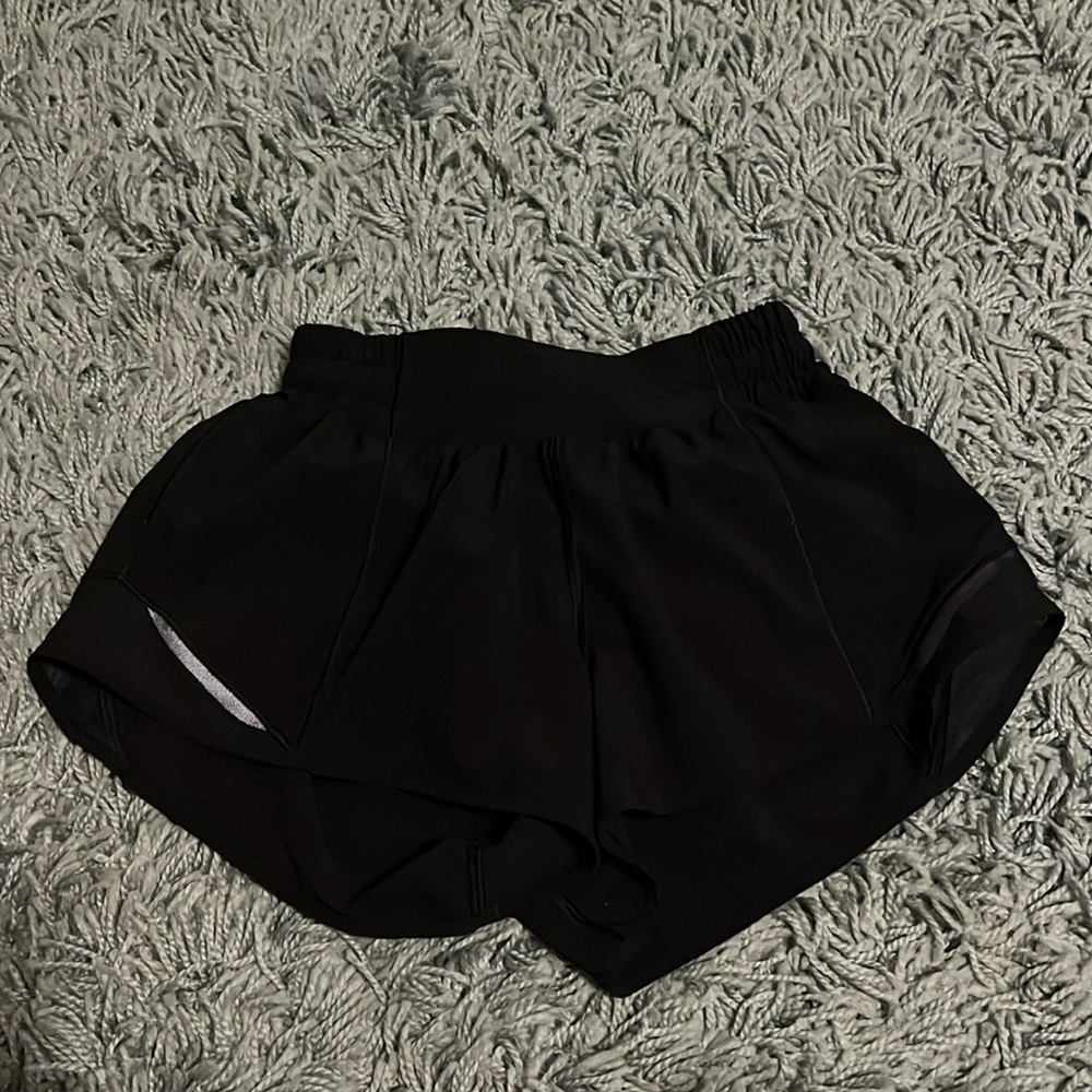 black size 2 lululemon hotty hots low rise 2.5”
